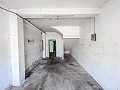 Groot renovatieproject met commerciële optie en 2 appartementen in Alicante Property