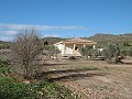 Gemütliches Landhaus mit 2 Schlafzimmern, atemberaubender Aussicht und asphaltierter Zufahrt, 11 km von Yecla in Alicante Property