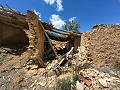 Ruine in Pinoso mit genügend Land zum Bau einer neuen Immobilie in Alicante Property