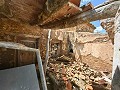 Ruine in Pinoso mit genügend Land zum Bau einer neuen Immobilie in Alicante Property