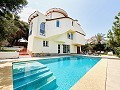 5 Schlafzimmer Villa in La Zenia in Alicante Property
