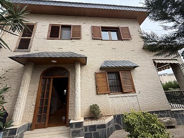 Beautiful 4 Bed 2 Bath villa in one of the most prestigious areas of Elda