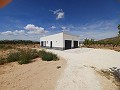 Guest House, Garage plus plot for sale in Pinoso. in Alicante Property