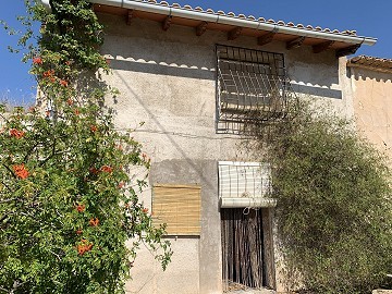 Superbe maison troglodyte potentiellement 4 chambres, avec garage et jardin