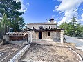 Finca Rústica con Piscina y Terreno en Torremanzanas in Alicante Property