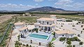 Impresionante villa de nueva construcción, lista para entrar a vivir, con casa de invitados, garaje y cocina de verano! in Alicante Property