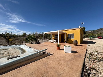 Geweldig landhuis met zwembad in Sax