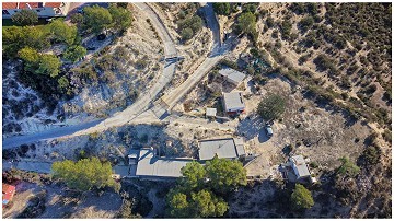 Country house, half cave + garage in Crevillente