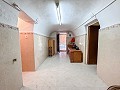 Country house, half cave + garage in Crevillente in Alicante Property