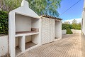 Villa met 4 slaapkamers, zwembad en grond in Sax in Alicante Property