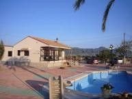 Beautiful villa with swimming pool in Alicante Property