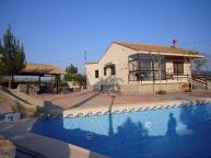 Beautiful villa with swimming pool in Alicante Property