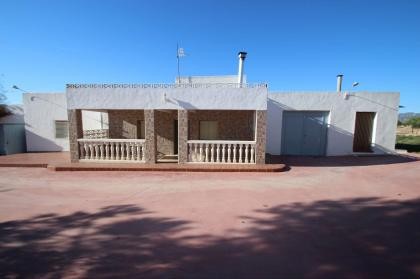 Villa in yecla with 100.000M2 Organic Olive farm, great business opportunity.  