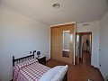 Groot familiehuis met 4 slaapkamers en gastenverblijf met 4 bedden in Alicante Property