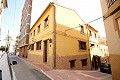 Grande maison de ville avec un espace pour affaires à Monovar in Alicante Property