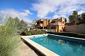 Freistehende Villa in Monovar mit zwei Gästehäusern und einem Pool in Alicante Property