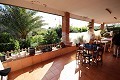 Freistehende Villa in Monovar mit zwei Gästehäusern und einem Pool in Alicante Property