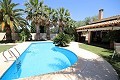 Große Villa mit Pool und Garten in Alicante Property