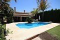 Große Villa mit Pool und Garten in Alicante Property