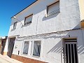 Groot herenhuis met garage in Caudete in Alicante Property