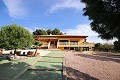 Grande villa individuelle avec piscine proche de la ville à Elda-Petrer in Alicante Property