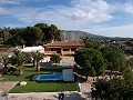 Gran chalet independiente con piscina cerca del pueblo en Elda-Petrer in Alicante Property