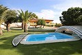 Grande villa individuelle avec piscine proche de la ville à Elda-Petrer in Alicante Property