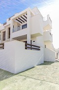 Amazing Apartment with huge Communal Pool and 4 Golf Courses nearby in Alicante Property