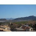 Mooi dorpshuis met enorm dakterras in Alicante Property