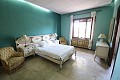 Chalet de 6 dormitorios en Monovar con piscina y una segunda casa independiente in Alicante Property