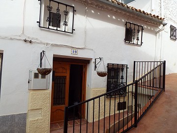 Townhouse with Solarium in Teresa de Cofrentes