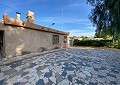 Villa de 4 dormitorios en Sax con piscina y garaje in Alicante Property