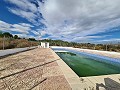 Groot landhuis met een zwembad van 120 m2 in Alicante Property