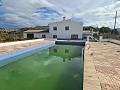 Groot landhuis met een zwembad van 120 m2 in Alicante Property
