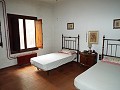 Wunderschöne 5-Bett-Villa, großer Pool und separates Gästehaus in Alicante Property