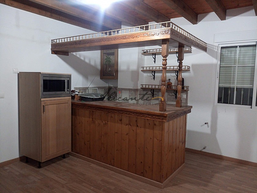 Beautiful renovated 5 Bed Villa on large plot in Alicante Property
