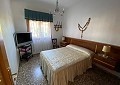Villa met 4 slaapkamers en een prachtig zwembad dicht bij de stad in Alicante Property