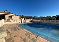 Villa met 4 slaapkamers en een prachtig zwembad dicht bij de stad in Alicante Property