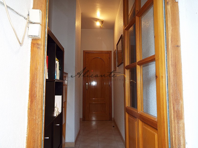 Plaza Townhouse with 5 Bedrooms in Ayora in Alicante Property