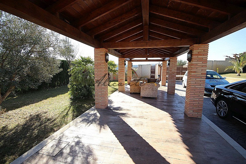 Lovely detached villa in Caudete with a pool in Alicante Property