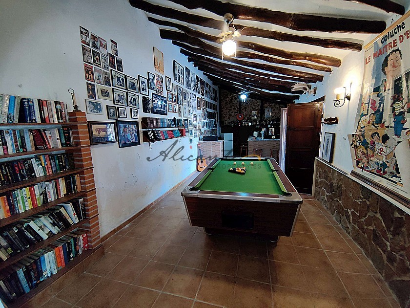 Lovely countryside home with a swimming pool near Monovar and Pinoso in Alicante Property