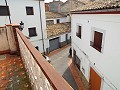 Groot herenhuis met 2 aparte appartementen en garage in Alicante Property