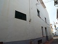 Großes Stadthaus mit 2 separaten Wohnungen und Garage in Alicante Property
