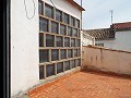 Groot herenhuis met 2 aparte appartementen en garage in Alicante Property