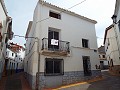 Großes Stadthaus mit 2 separaten Wohnungen und Garage in Alicante Property