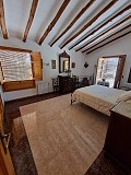 Mooie ruime finca met 9 slaapkamers, 3 badkamers en groot zwembad in Alicante Property
