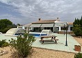 Prachtige villa met 3 slaapkamers en 3 badkamers in Sax in Alicante Property