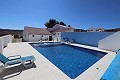Beeindruckendes großes Haus mit 2. Haus plus Pool und Garagen in Alicante Property