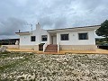 Hermosa villa Pinoso alquiler a corto plazo para comprar posible in Alicante Property