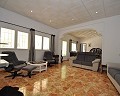 Villa de 5 dormitorios y 2 baños con piscina in Alicante Property